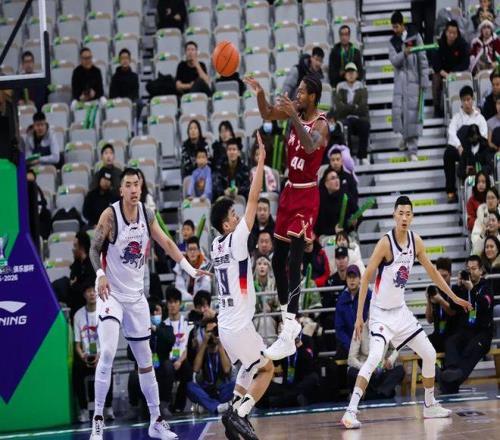 雨夜激战,小时挑战驾,驭保时捷,万博体育平台,体育博彩,体育投注,万博官网,体育赛事投注,万博体育官网