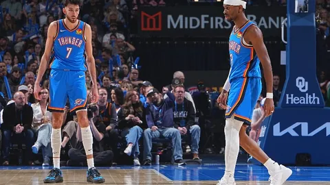 利物浦客场2-0领先曼城，客队球迷欢呼雀跃